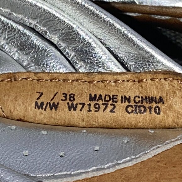 Born Womens Metallic Silver Leather Slip-On thong Sandals Size 7 cushioned - Picture 4 of 9